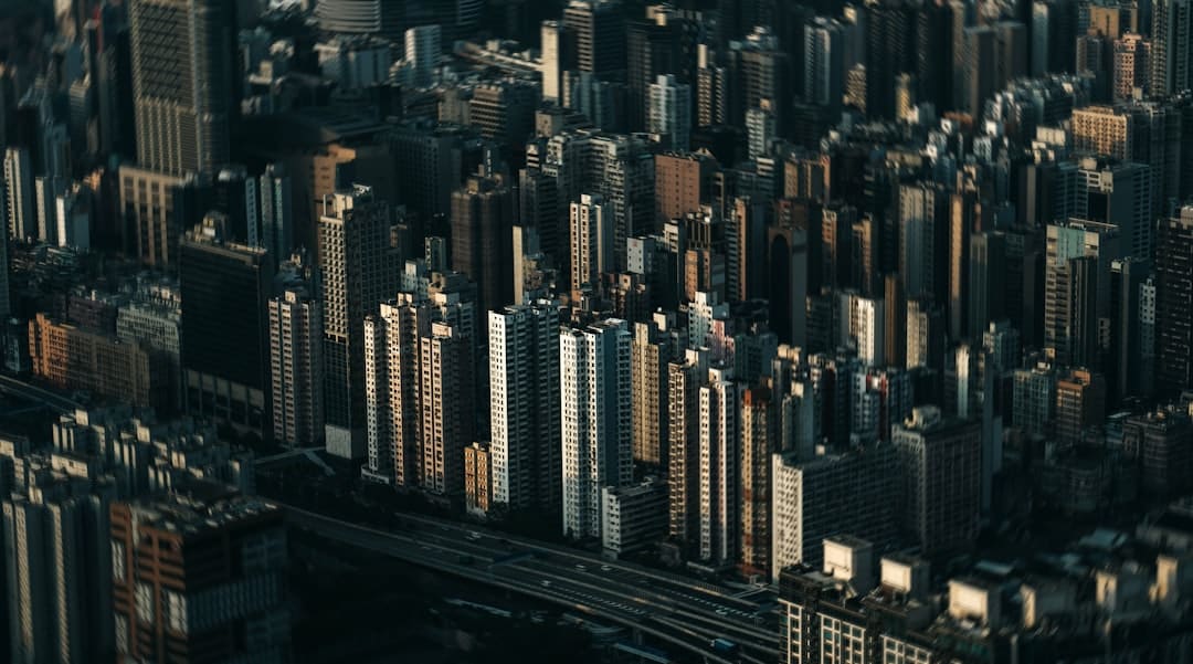 《那一场呼啸而过的芳华》预告海报双发 “喜爱你就要耍女流氓”成芳华宣言